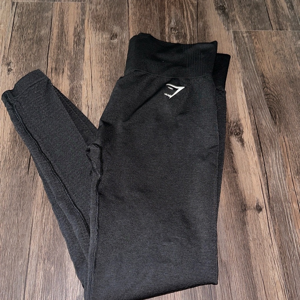 Gym shark leggings